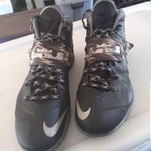 Labron James Nike Basketball Shoes
